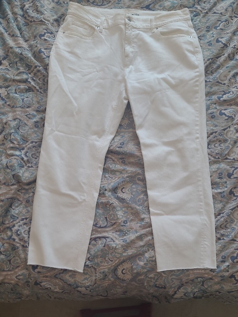Old Navy White Mid-Rise Boyfriend Jeans